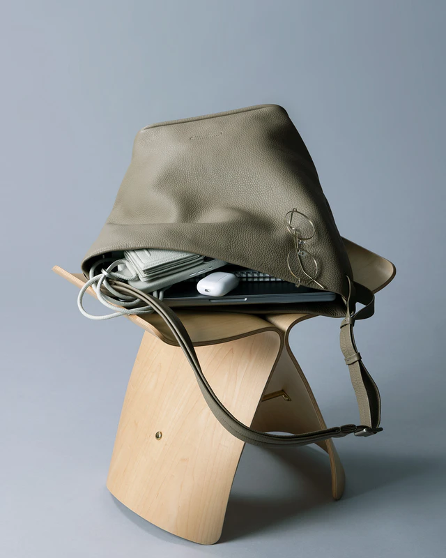 objcts.io ホーボー – ラージ（トープ）