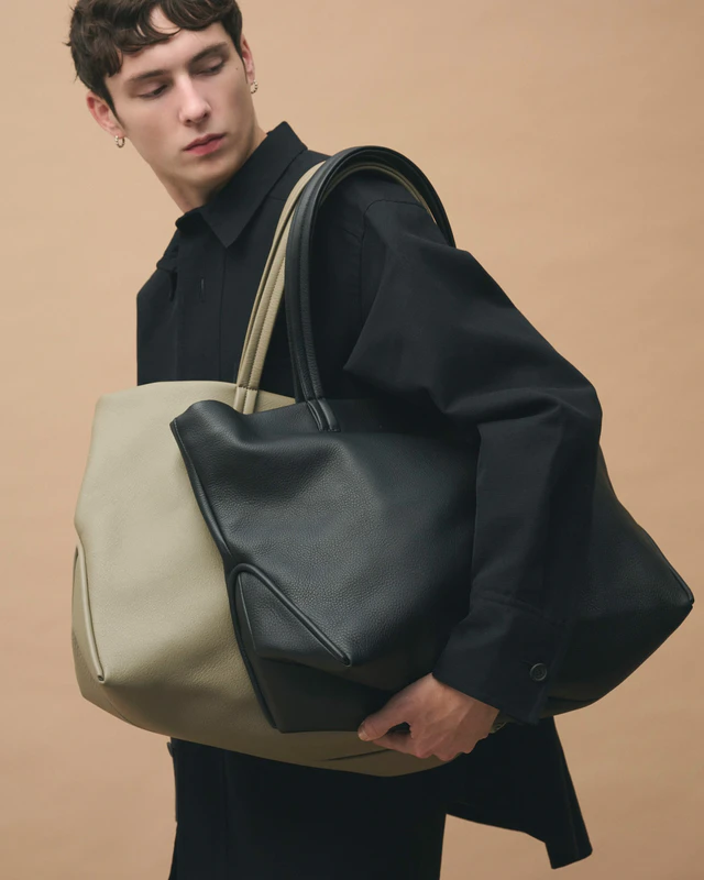 objcts.io トート – ラージ（トープ、ブラック）