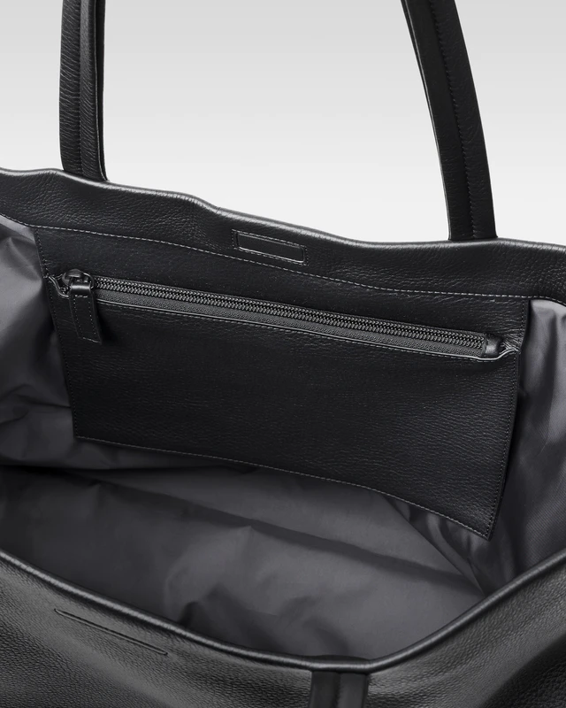 通勤も出張も週末も、objcts.ioエッセンシャルデイリーホーボー・トートのミニ＆ラージが叶えるジェンダーレスなレザーバッグスタイル