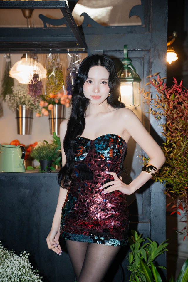 MISAMO・MINAがMV「Confetti」でまとうフェンディ、JAPAN 1st ALBUM「PLAY」を彩るカスタムドレスの世界