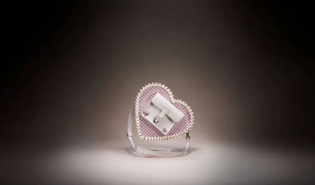 ドクターマーチン、“THE VALENTINE COLLECTION”登場　ギンガムチェックとブラックパテントが誘うバレンタインルック