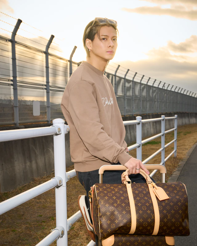 ルイ・ヴィトンをまとった平野紫耀、2026秋冬メンズコレクションへ向かうエアポートスタイルの現在形