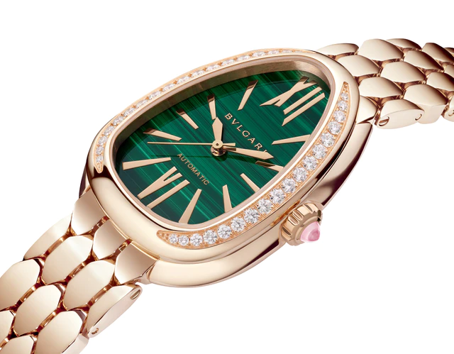 マラカイトのダイヤルと煌めくブレスレット、ブルガリ「セルペンティ セドゥットーリ」が語る現代の気品