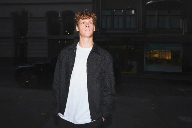 グッチ「Gucci La Famiglia」、ヤニックシナーがメルボルンで纏う最新ルックとセレブリティの着こなし