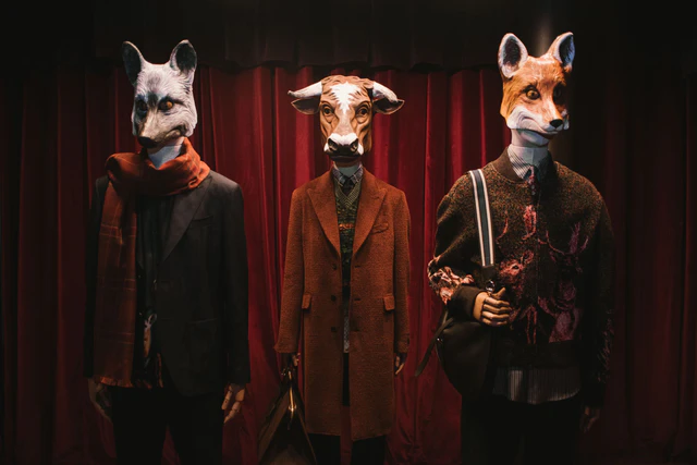 エトロ 2026/27秋冬メンズコレクション、人間と動物性が交差する〈アニメン〉の世界を読む最新ルック