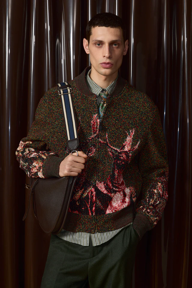 ヴンダーカンマーな空間で出会うエトロ、2026/27秋冬メンズコレクション〈アニメン〉とペイズリーの進化