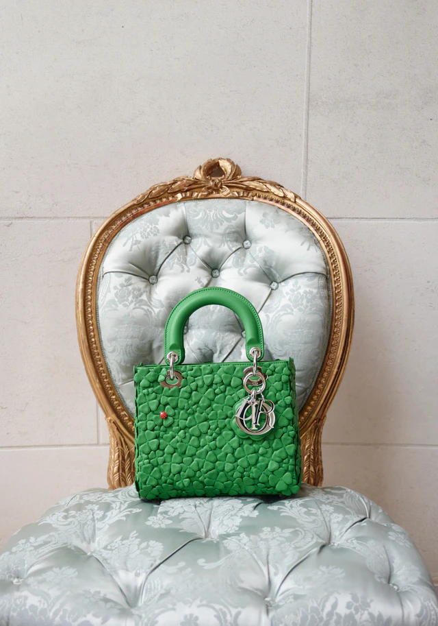 30 モンテーニュのグレーが躍る、ディオール×ル ボン マルシェ、ジョナサン・アンダーソン初コレクション記念ポップアップ