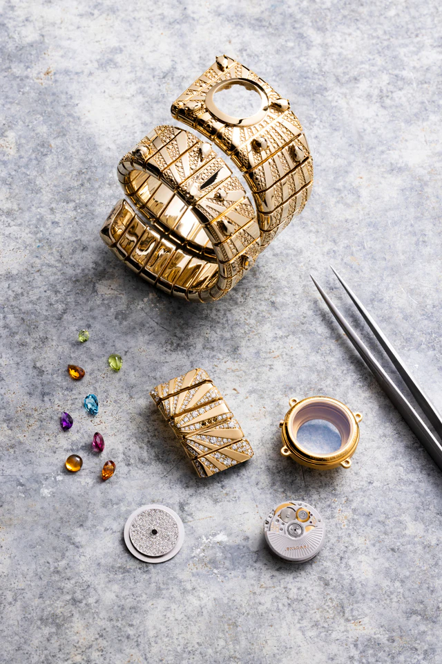 カラカラ帝の古代コインとトゥボガスの曲線、ブルガリが見せる「マグリア ミラネーゼ モネーテ」と「トゥボガス マンシェット」の世界