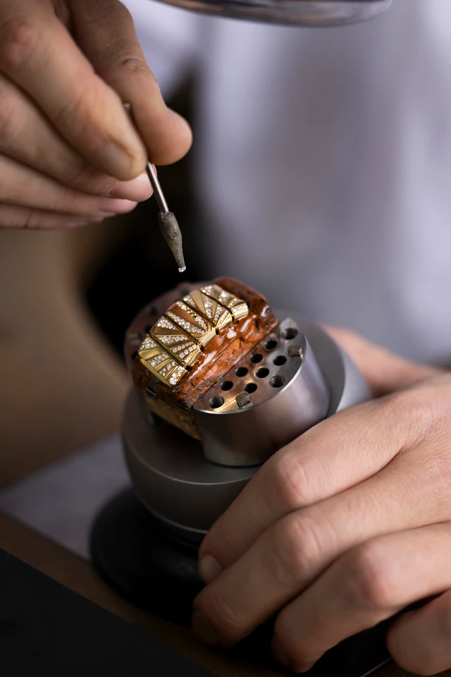 ブルガリが再構築するモネーテとトゥボガス、「マグリア ミラネーゼ モネーテ」「トゥボガス マンシェット」に見るサヴォアフェール