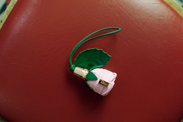 ディオール×ジョナサン・アンダーソン、レボリューション フラワーズやダヴ＆ローズで彩るバレンタインデーギフトセレクション