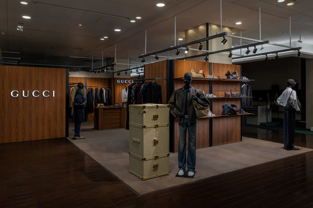 グッチ La Famiglia Pop-Upショップ開催、デムナ初コレクションと彫刻的インスタレーションが描く現在のグッチ