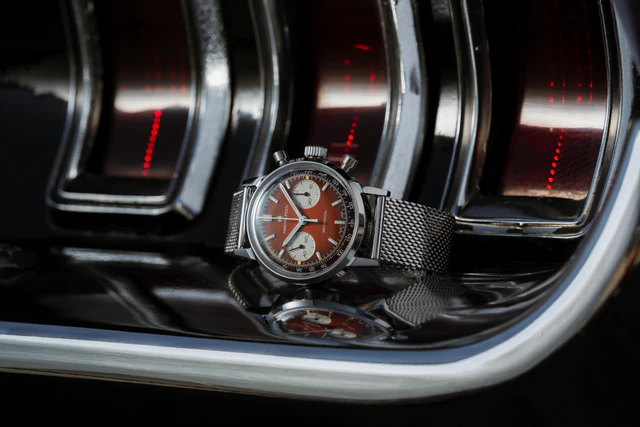 ハミルトンが広げる「イントラマティック クロノグラフ H」の世界、1960〜70年代レーシングカルチャーをまとう新色とディテール