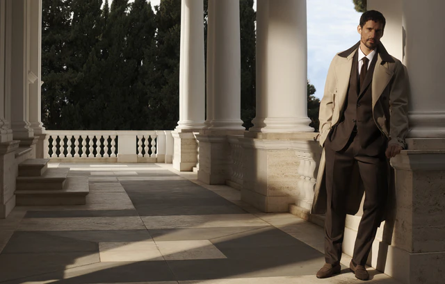 ブリオーニ、ローマの夕暮れを纏う2026年春夏広告キャンペーン、光と影が語るテーラリングの新章