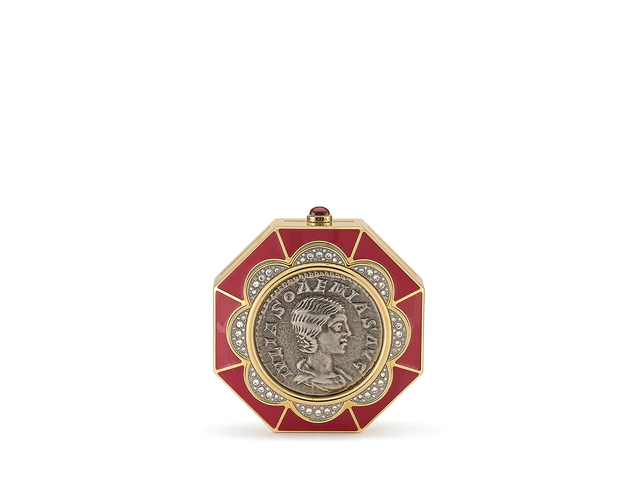 ブルガリ アイコンズ ミノディエール コレクション 295241 「モネーテ」 ミノディエール　（Mサイズ） 素材: 真鍮、アルミニウム、エナメル、レッドクリスタル、ジルコニアストーン カラー: ロイヤルルビー