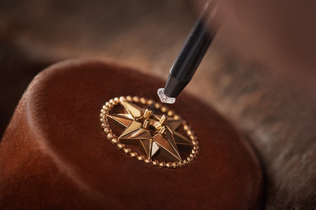 ディオール ファインジュエリー「ローズ デ ヴァン」、アトリエのサヴォワールフェールが導く運命の新作ストーリー