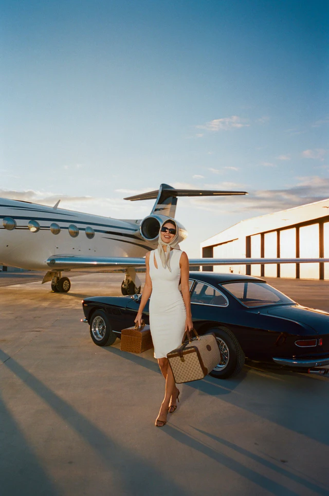 ケンダル・ジェンナー、スーパーボウルCMでグッチのアーカイブトラベルピースを携えて登場