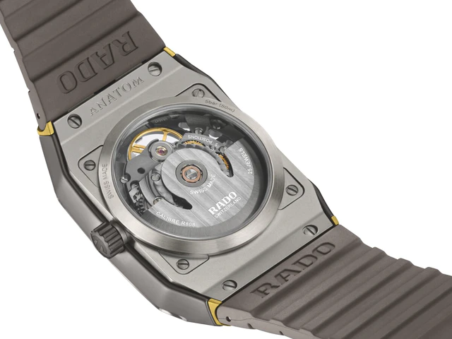 ラドー「アナトム スケルトン」、ハイテクセラミックとスケルトンムーブメントが叶えるモダンな手元スタイル