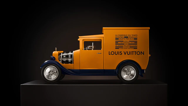 ルイ・ヴィトンの新作カミオネット、ギョーシェ彫りダミエとモノグラム・キャンバスケースが彩るタイム・オブジェ