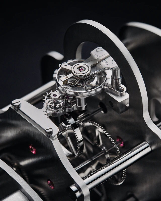 ルイ・ヴィトン カミオネット、ダイヤモンドとギョーシェ彫りが躍るトラック型タイム・オブジェの全貌