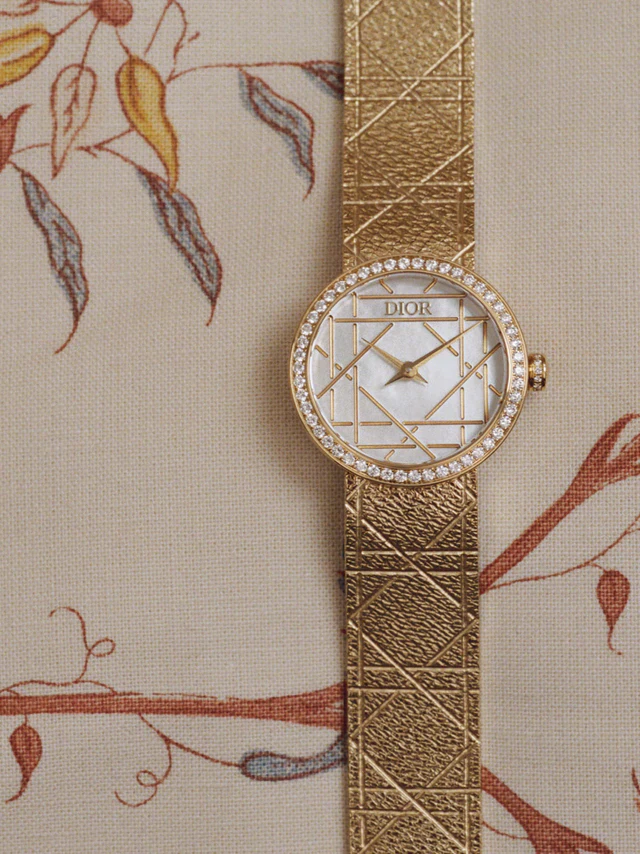 ディオール ファイン ジュエリー、「ラ デ ドゥ ディオール」コレクションにマザーオブパールとレインボー*ストーンが加わる新作