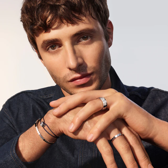 ハニカムモチーフがきらめくショーメ「ビー ドゥ ショーメ」、ユニセックスで楽しむタリスマンジュエリー新作