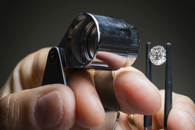 ヴァン クリーフ＆アーペル センターダイヤモンドの選別