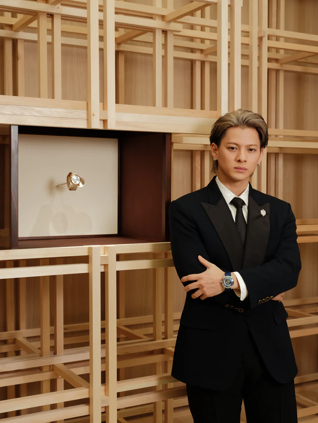 メゾンのクラフツマンシップを纏う平野紫耀、ルイ・ヴィトンのハイウォッチ＆ハイジュエリー展示会で見せたネイビータキシードスタイル
