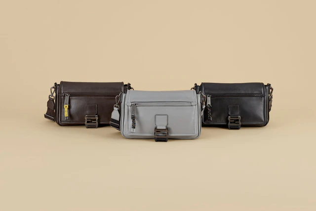 ェンディの新作メッセンジャーバッグ、フェンディ フラックス メッセンジャーで叶うスマートなワークデイコーデ