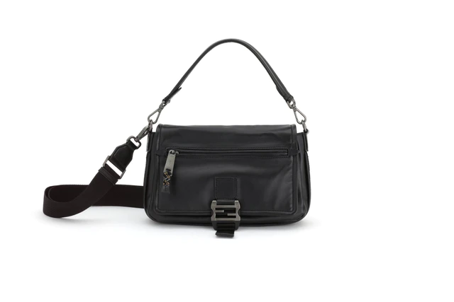 「フェンディ フラックス メッセンジャー」サイズ：W27xH16xD6.5cm&nbsp; / カラー：ブラック