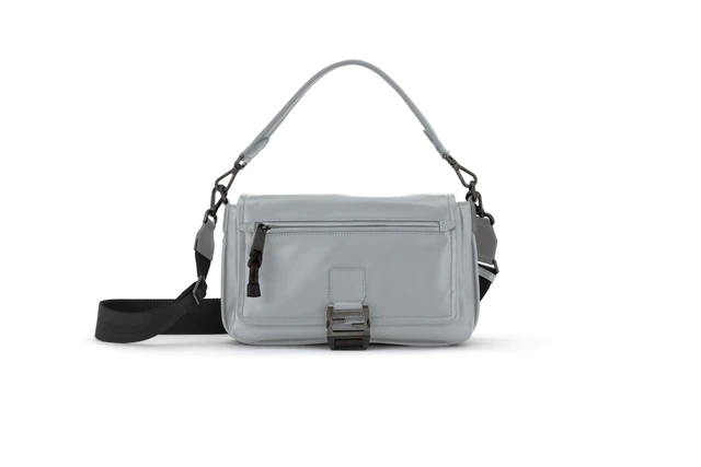  「フェンディ フラックス メッセンジャー」サイズ：W27xH16xD6.5cm&nbsp; / カラー：グレー