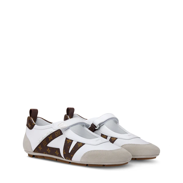 スニーカーの軽快さとバレエシューズの端正さを融合、ルイ・ヴィトン「LV スニーカリーナ メリージェーン」で叶える新しい足元バランス