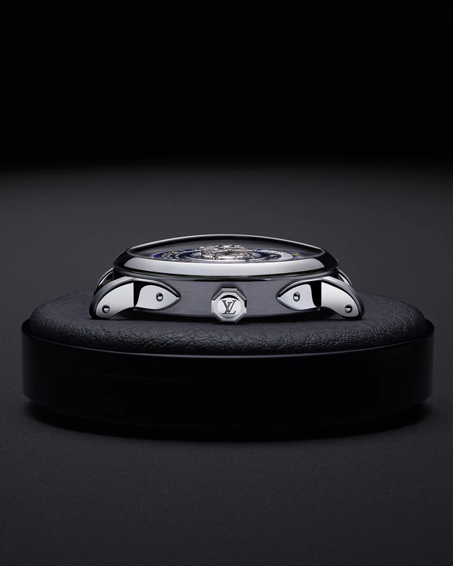 旅の真髄をまとったルイ・ヴィトン「エスカル」、ワールドタイムとツインゾーン、ミニッツ・リピーターの進化形