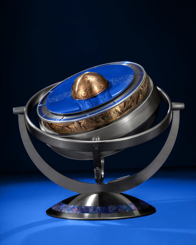 タンブールのベゼルコードを受け継ぐミニッツトラック、ルイ・ヴィトン「LVDB-03 GMT Louis Varius」ダイアルに宿る精緻なバランス