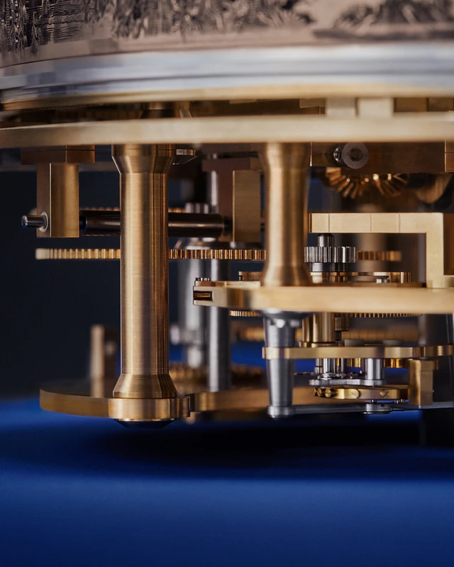 旅人のためのGMTとサンパティーク機能、ルイ・ヴィトン×ドゥ・ベトゥーン「LVDB-03」が提案する現代的トラベルウォッチ