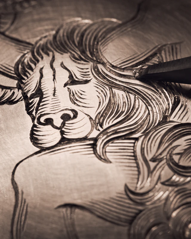 三角形ブリッジとコート・ドゥ・ベトゥーン装飾、ルイ・ヴィトン「LVDB-03 GMT Louis Varius」のムーブメントが示す精緻な手仕事