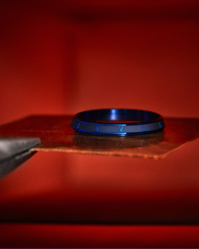 ルイ・ヴィトン×ドゥ・ベトゥーン、LVDB-03 GMT Louis Variusとチタニウムトランクが示す旅と時間の新しい関係