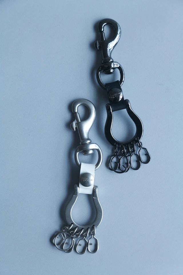 ヨウジヤマモト discord Yohji Yamamoto Horseshoe keyring (White x Silver/Black x Black)　