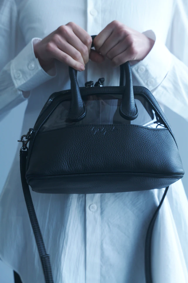 ヨウジヤマモト discord Yohji Yamamoto PVC handbag (Black)