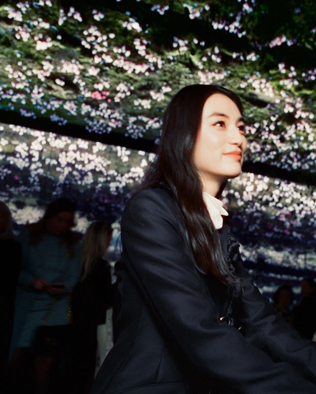 ディオール 2026年春夏オートクチュール、八木莉可子が歩くショー当日の舞台裏とスタイルのすべて