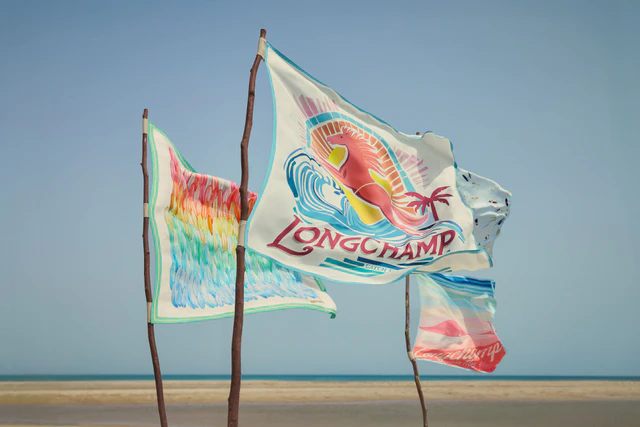 ロンシャン「ローング」とレインボーかごバッグ、太陽と波をまとうサマーアクセサリー案内