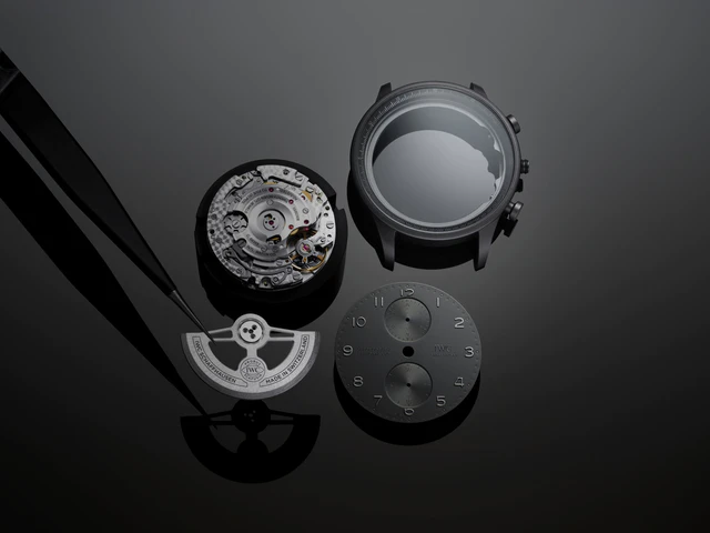 クロノグラフの名作が黒へと転生、IWCの「ポルトギーゼ・クロノグラフ・セラタニウム®」が示す次世代素材の可能性