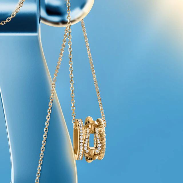 性別を超えて愛されるメゾン、フレッドの新作リングが彩る日常、ダイヤモンドとゴールドが織りなす究極の調和