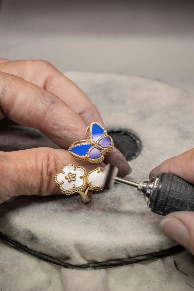 ヴァン クリーフ＆アーペル アントレ レ ドア リングの仕上げの研磨