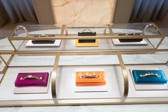 伝統をアイコンへと昇華させるブルガリの最新コレクション、宝石を思わせる温かな色彩と卓越した職人技、セルペンティ、クオリチーノが奏でる音楽とレザーが融合した未知なる感動