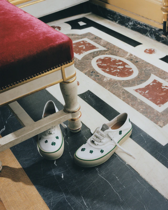 ジョナサン・アンダーソンが手がけるディオールの新作シューズに注目、アメリカ海兵隊のルーツをクチュールの精神で昇華、多彩な素材が個性を引き立てる「ディオール ソルトウィンド」スニーカー