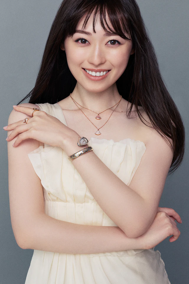 ブルガリが贈る新たな輝き、俳優、福原遥が体現する次世代のローマンスタイルと不変の気品