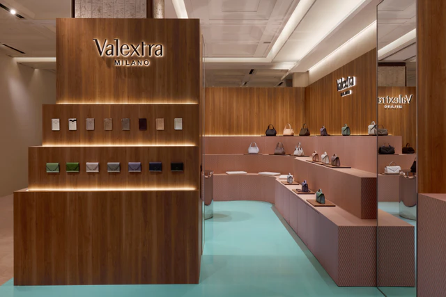 銀座三越に現れたミラノの広場、ヴァレクストラの傑作イジィデが紡ぐ15年の物語と先行発売の誘い