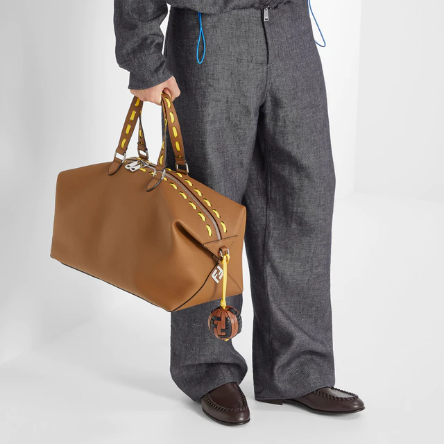 2026年春夏ランウェイの注目株、フェンディが提案する次世代のダッフルバッグ