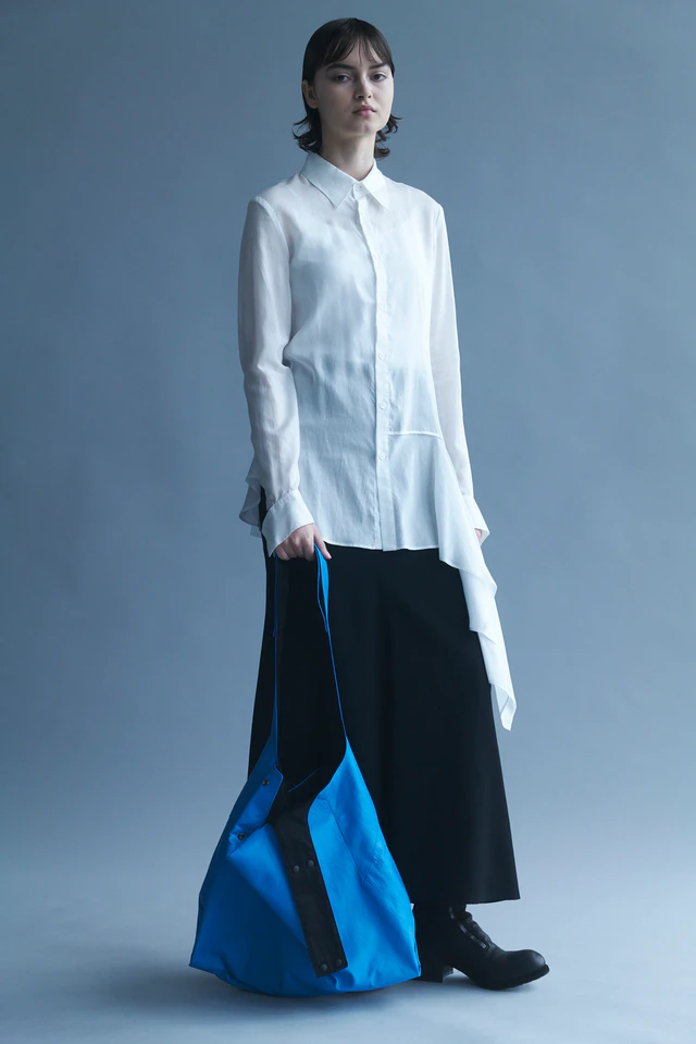 ヨウジヤマモトが提案するdiscord Yohji Yamamotoから、人気バッグINFINITEの新色が登場