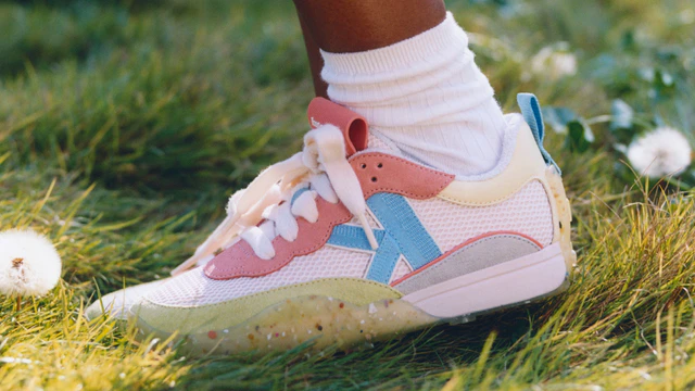 春の門出にふさわしいケイト・スペード ニューヨークの装い、機能美を纏うバッグとシューズ